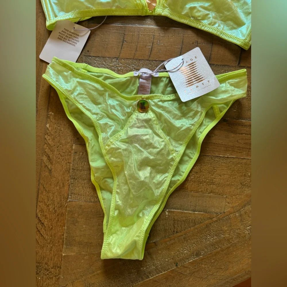 Savage Fenty Iridescent Green Bra & Panty Set - Picture 2 of 5